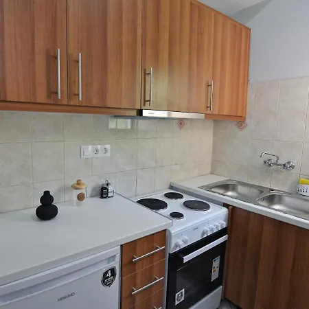Seren Near Victoria Metro-earthy Tones & Comfort Appartement *