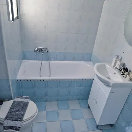 Appartement Seren Near Victoria Metro-earthy Tones & Comfort Mesokhórion