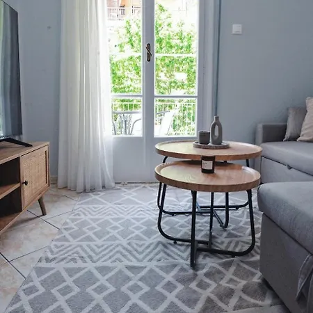 Seren Near Victoria Metro-earthy Tones & Comfort Mesokhórion