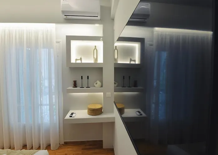 Seren Near Victoria Metro-earthy Tones & Comfort