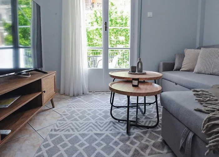 Seren Near Victoria Metro-earthy Tones & Comfort Mesokhórion